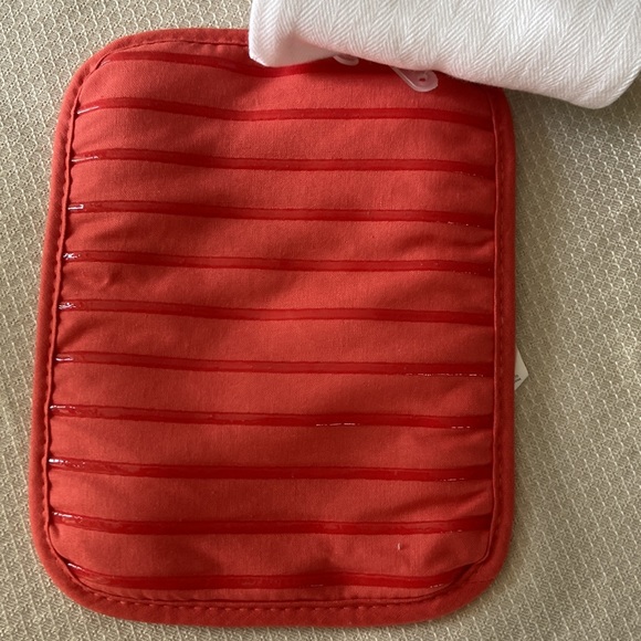 Dish Towel and Pot Holder Set - Picture 4 of 4